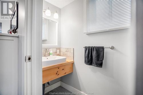 305 Mercer Street, Chatham, ON - Indoor Photo Showing Bathroom