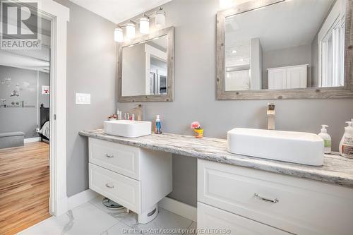 305 Mercer Street, Chatham, ON - Indoor Photo Showing Bathroom