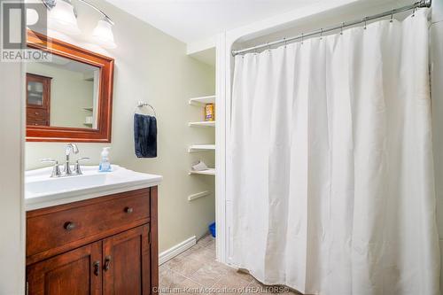 305 Mercer Street, Chatham, ON - Indoor Photo Showing Bathroom