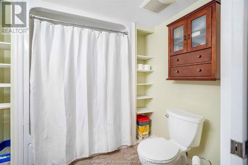 305 Mercer Street, Chatham, ON - Indoor Photo Showing Bathroom