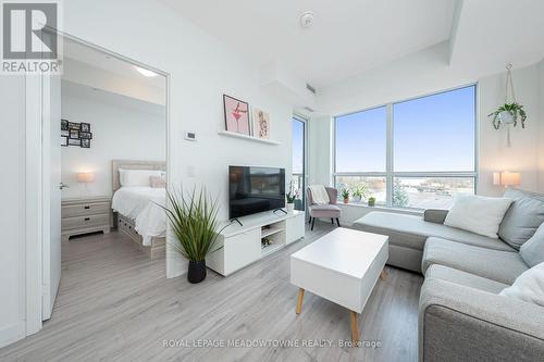 308 - 3005 Pine Glen Road, Oakville, ON - Indoor Photo Showing Living Room