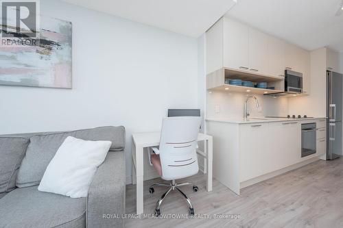 308 - 3005 Pine Glen Road, Oakville, ON - Indoor Photo Showing Kitchen