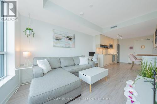 308 - 3005 Pine Glen Road, Oakville, ON - Indoor Photo Showing Living Room