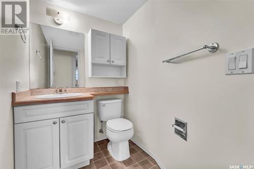 216 Dunlop Street, Saskatoon, SK - Indoor Photo Showing Bathroom