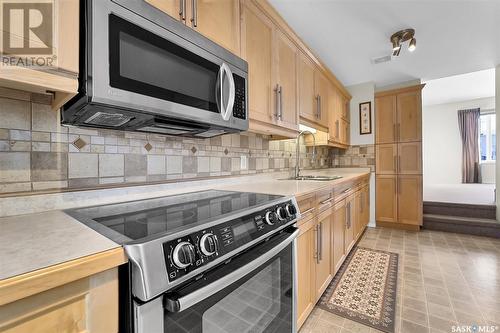 216 Dunlop Street, Saskatoon, SK - Indoor Photo Showing Kitchen