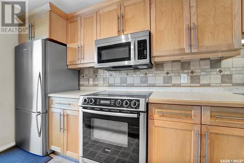 216 Dunlop Street, Saskatoon, SK - Indoor Photo Showing Kitchen