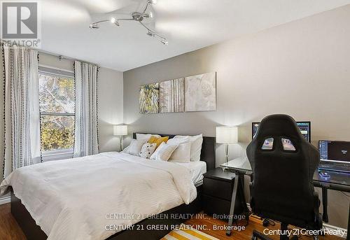 112 - 2149 Mountain Grove Avenue, Burlington, ON - Indoor Photo Showing Bedroom