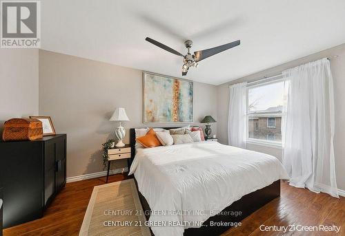 112 - 2149 Mountain Grove Avenue, Burlington, ON - Indoor Photo Showing Bedroom