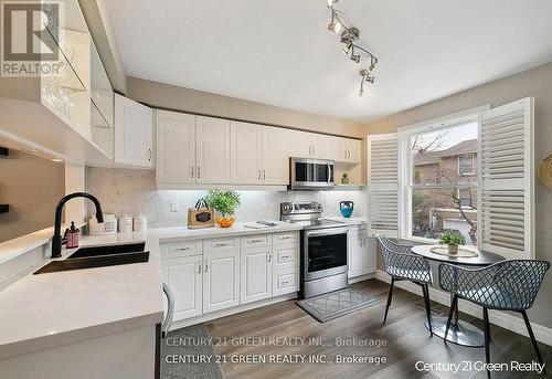 112 - 2149 Mountain Grove Avenue, Burlington, ON - Indoor Photo Showing Kitchen