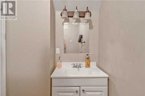 248 Murray Street, Sudbury, ON - Indoor Photo Showing Bathroom