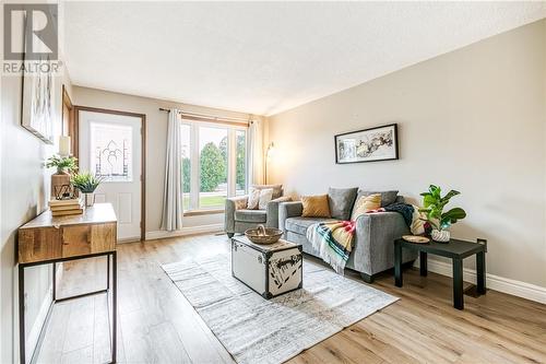 1190 Leedale Avenue, Sudbury, ON - Indoor Photo Showing Living Room