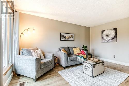 1190 Leedale Avenue, Sudbury, ON - Indoor Photo Showing Living Room