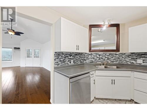 Kitchen Dining area - 985 Klo Road Unit# 319, Kelowna, BC - Indoor Photo Showing Kitchen With Double Sink