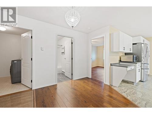 985 Klo Road Unit# 319, Kelowna, BC - Indoor Photo Showing Kitchen