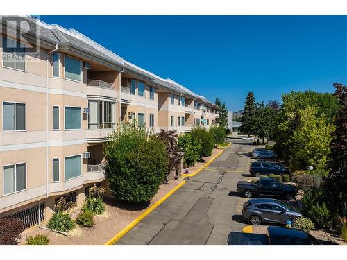 985 Klo Road Unit# 319, Kelowna, BC - Outdoor With Facade