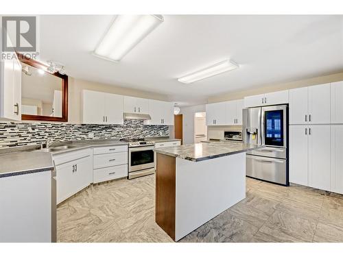 985 Klo Road Unit# 319, Kelowna, BC - Indoor Photo Showing Kitchen With Stainless Steel Kitchen With Double Sink