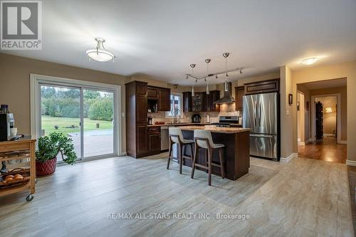 32 Kenedon Drive, Kawartha Lakes, ON - Indoor Photo Showing Kitchen