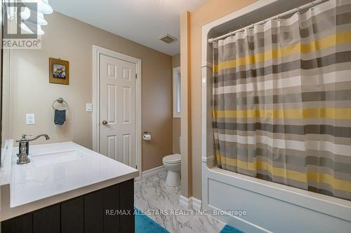 32 Kenedon Drive, Kawartha Lakes, ON - Indoor Photo Showing Bathroom