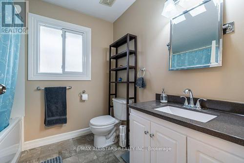 32 Kenedon Drive, Kawartha Lakes, ON - Indoor Photo Showing Bathroom