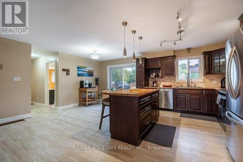 32 Kenedon Drive, Kawartha Lakes, ON - Indoor Photo Showing Kitchen