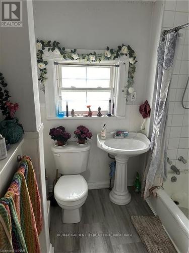 103 Welland Avenue, St. Catharines (451 - Downtown), ON - Indoor Photo Showing Bathroom