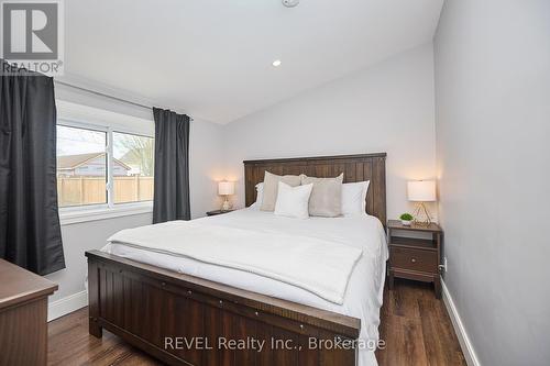 186 Wellington Street, Port Colborne, ON - Indoor Photo Showing Bedroom