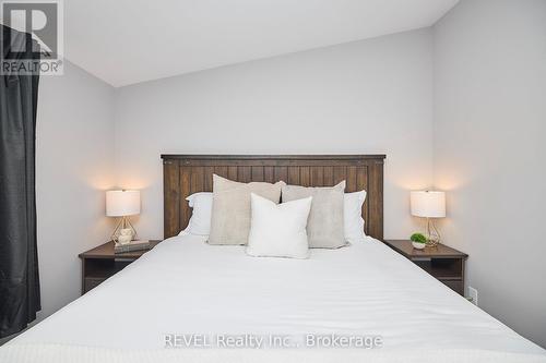 186 Wellington Street, Port Colborne, ON - Indoor Photo Showing Bedroom