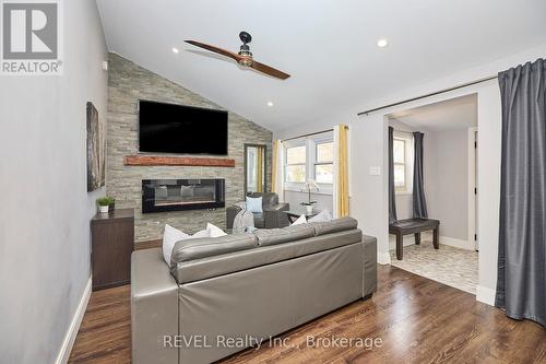 186 Wellington Street, Port Colborne, ON - Indoor Photo Showing Living Room With Fireplace