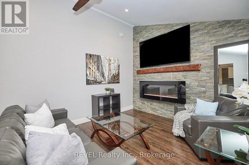 186 Wellington Street, Port Colborne, ON - Indoor Photo Showing Living Room With Fireplace