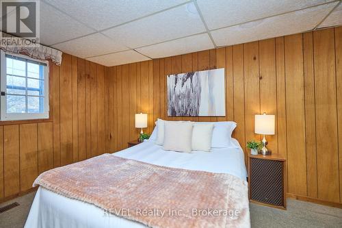 11357 Fowler Road, Wainfleet, ON - Indoor Photo Showing Bedroom