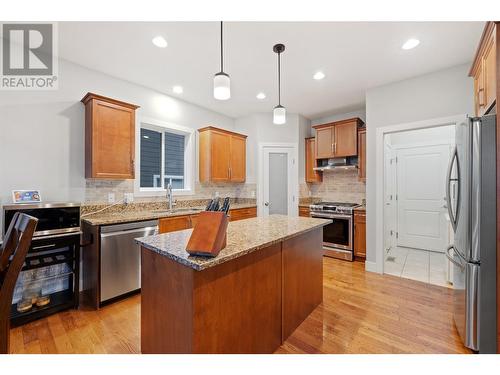 9749 Santina Road, Lake Country, BC - Indoor Photo Showing Kitchen With Upgraded Kitchen