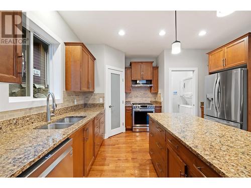 9749 Santina Road, Lake Country, BC - Indoor Photo Showing Kitchen With Double Sink With Upgraded Kitchen