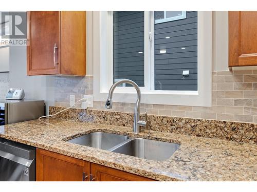 9749 Santina Road, Lake Country, BC - Indoor Photo Showing Kitchen With Double Sink