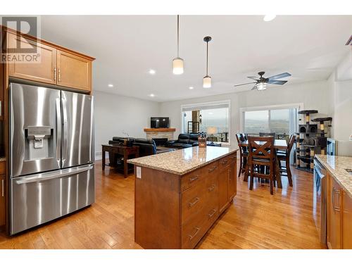 9749 Santina Road, Lake Country, BC - Indoor Photo Showing Kitchen