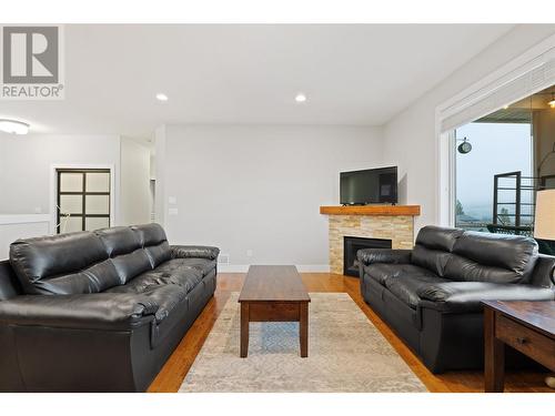 9749 Santina Road, Lake Country, BC - Indoor Photo Showing Living Room With Fireplace