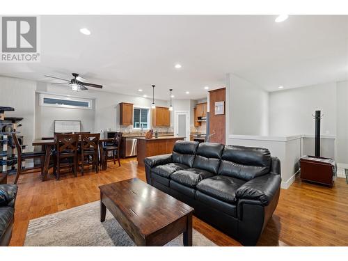 9749 Santina Road, Lake Country, BC - Indoor Photo Showing Living Room