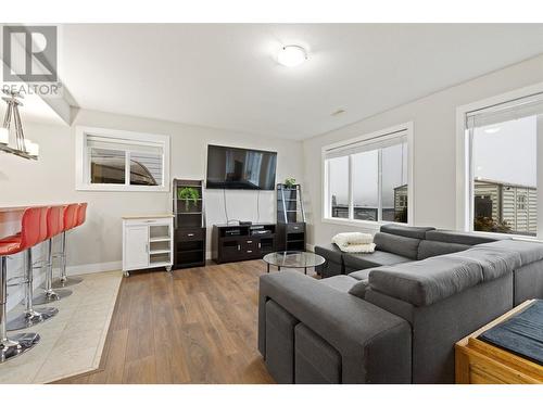 9749 Santina Road, Lake Country, BC - Indoor Photo Showing Living Room