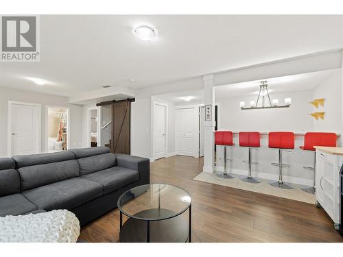 9749 Santina Road, Lake Country, BC - Indoor Photo Showing Living Room