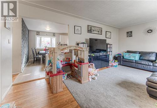 67 Rennie Drive, Kitchener, ON - Indoor Photo Showing Living Room