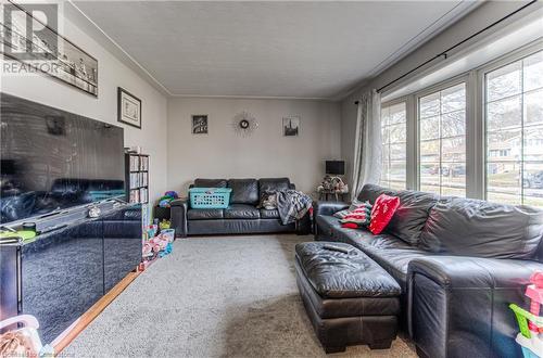 67 Rennie Drive, Kitchener, ON - Indoor Photo Showing Living Room