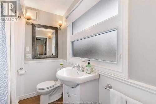 206 Robson Road, Leamington, ON - Indoor Photo Showing Bathroom