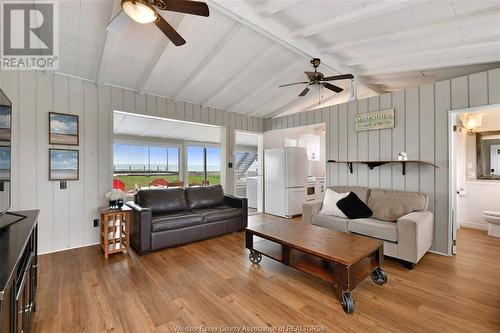 206 Robson Road, Leamington, ON - Indoor Photo Showing Living Room