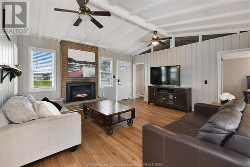 206 Robson Road, Leamington, ON - Indoor Photo Showing Living Room With Fireplace