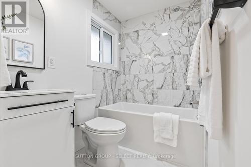 883 Westbury Place, London, ON - Indoor Photo Showing Bathroom