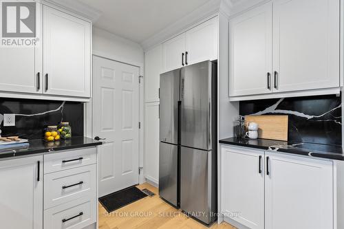 883 Westbury Place, London, ON - Indoor Photo Showing Kitchen