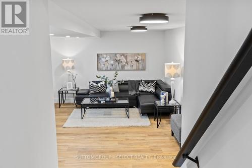 883 Westbury Place, London, ON - Indoor Photo Showing Living Room