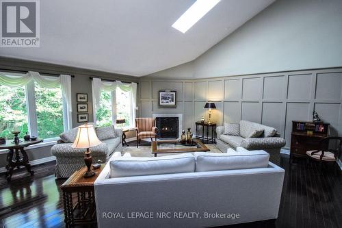 24 - 141 Welland Vale Road, St. Catharines (453 - Grapeview), ON - Indoor Photo Showing Living Room