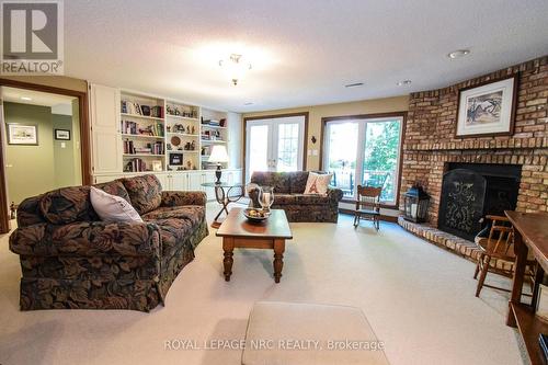 24 - 141 Welland Vale Road, St. Catharines (453 - Grapeview), ON - Indoor Photo Showing Living Room With Fireplace