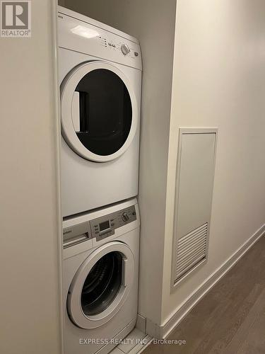 318 - 57 St Joseph Street, Toronto, ON - Indoor Photo Showing Laundry Room