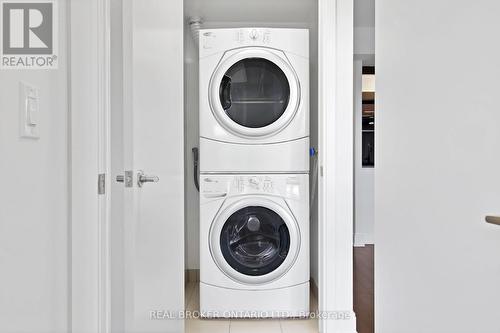 1922 - 135 Village Green Square, Toronto, ON - Indoor Photo Showing Laundry Room